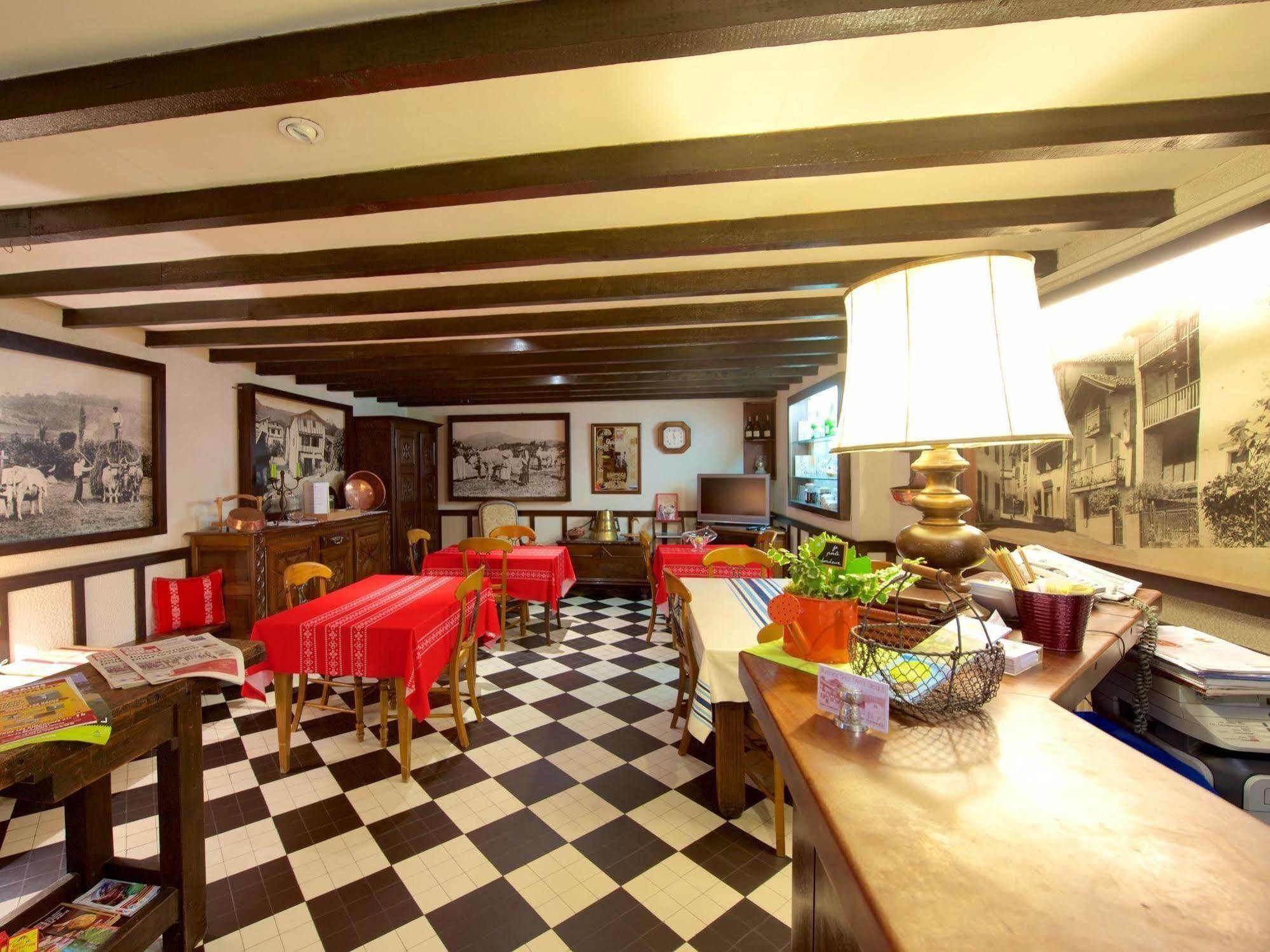 Auberge Chez Tante Ursule Cambo-les-Bains Exteriér fotografie